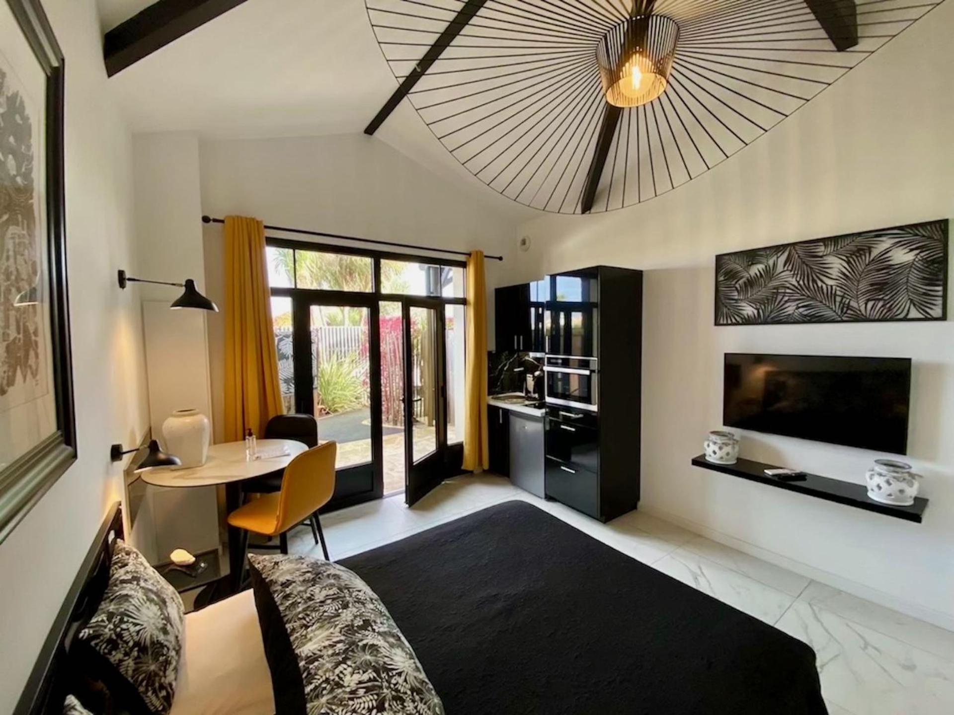 Hotel Particulier - Les Lodges Du Bassin D'Arcachon- Petit-Dejeuner Sur Demande- Prestations Haut De Gamme Гужан-Местрас Екстериор снимка